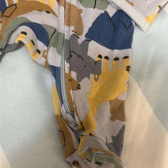 Carter's - pair of newborn fleece sleepers w/ 2-way zippers. - Picture 5 of 9